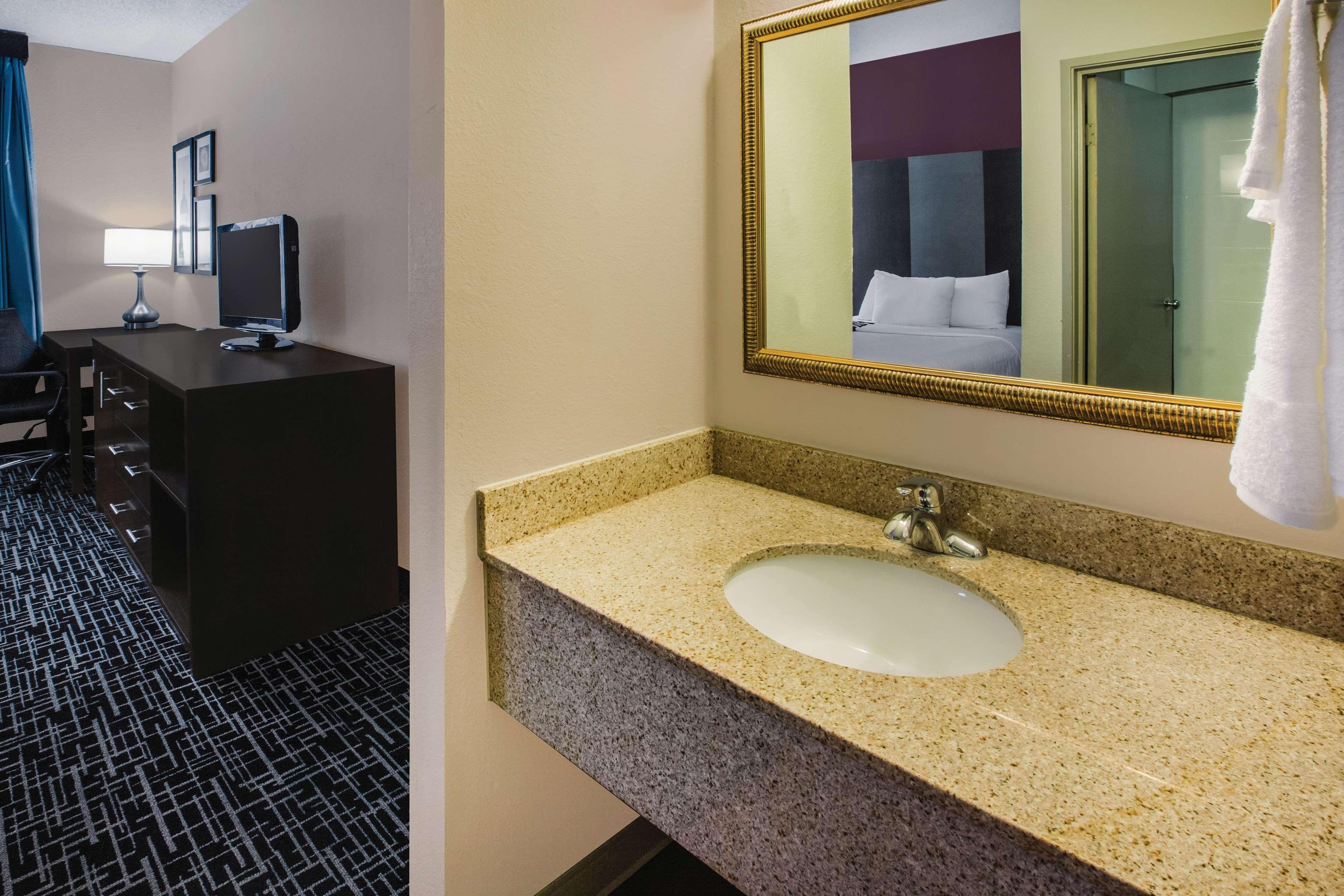 La Quinta Inn By Wyndham Indianapolis North Εξωτερικό φωτογραφία