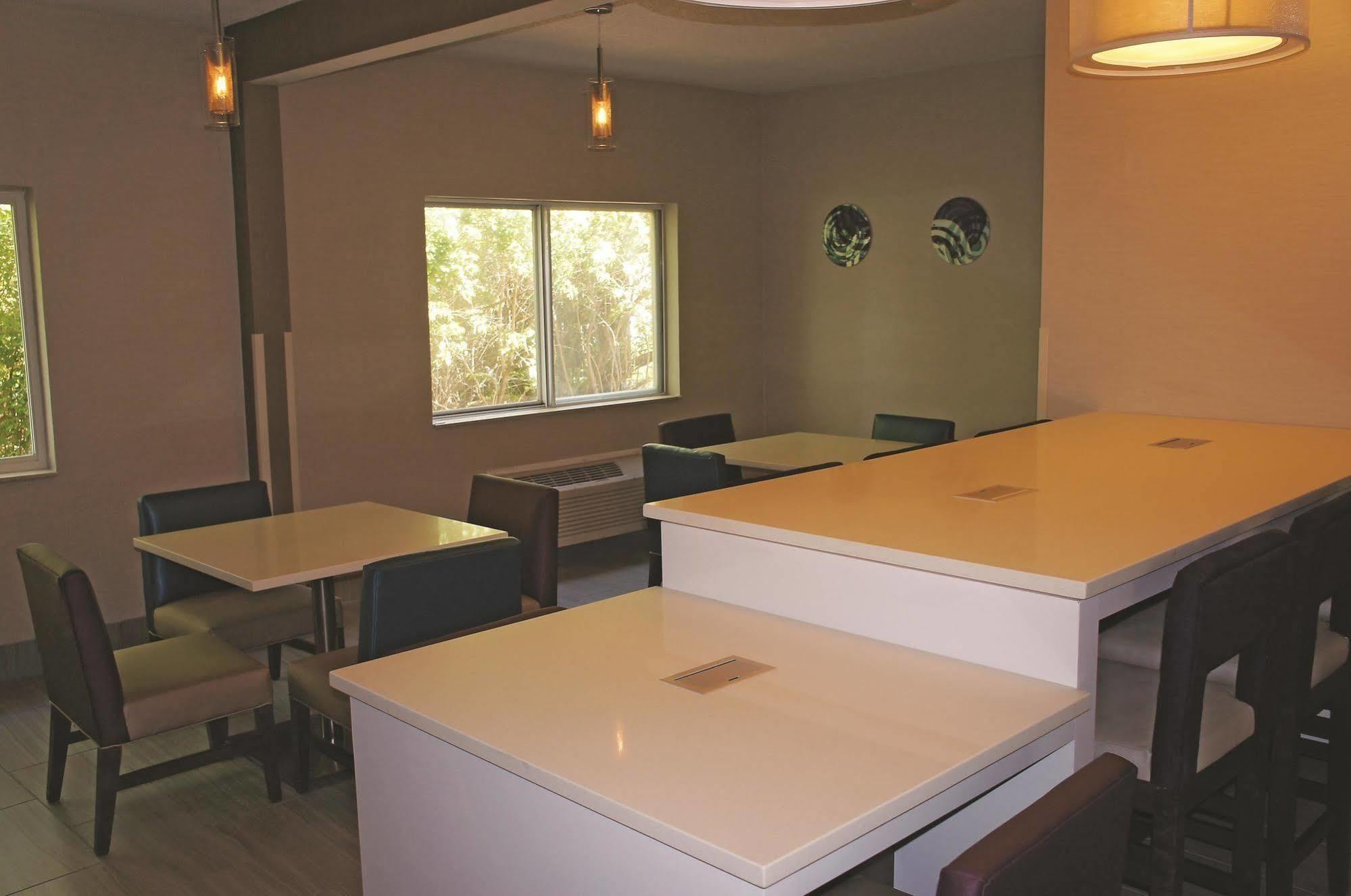 La Quinta Inn By Wyndham Indianapolis North Εξωτερικό φωτογραφία
