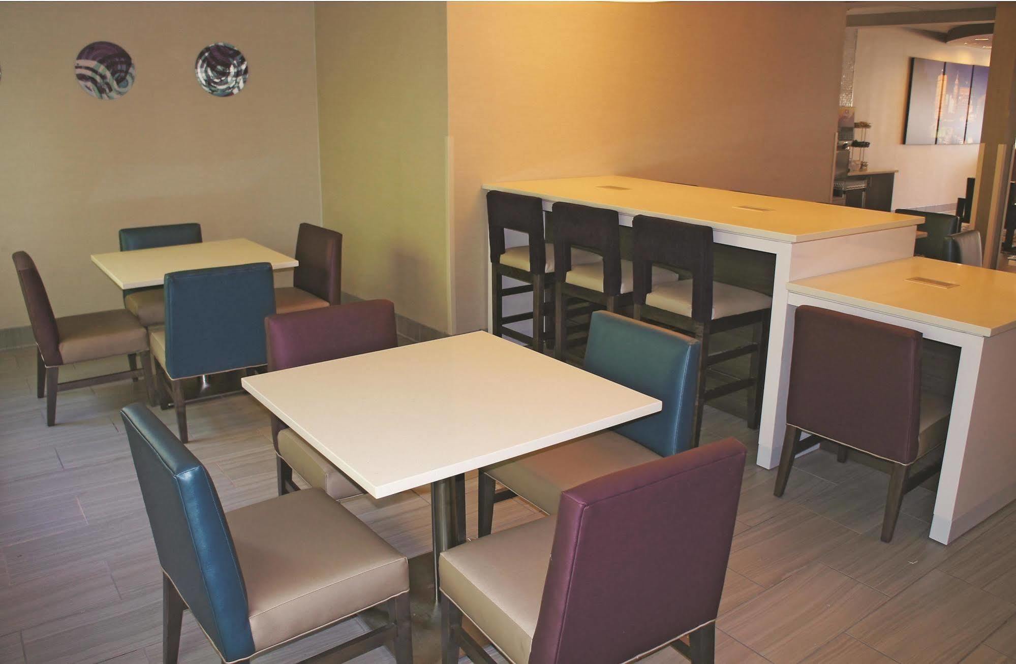 La Quinta Inn By Wyndham Indianapolis North Εξωτερικό φωτογραφία